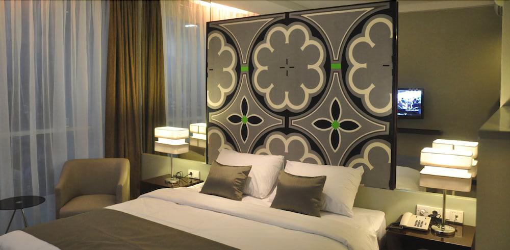 Howard Johnson By Wyndham Pekalongan Exterior foto