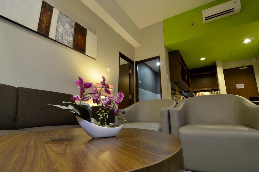 Howard Johnson By Wyndham Pekalongan Exterior foto