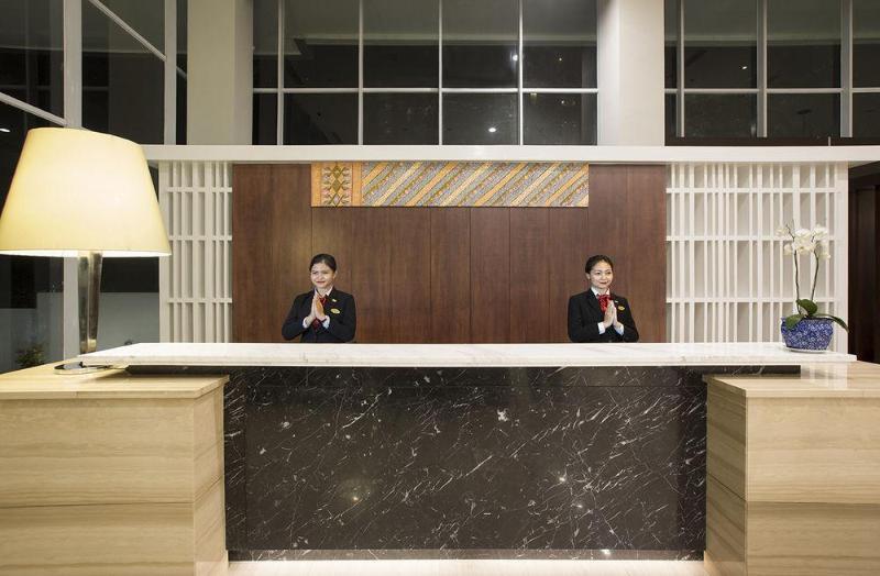 Howard Johnson By Wyndham Pekalongan Exterior foto